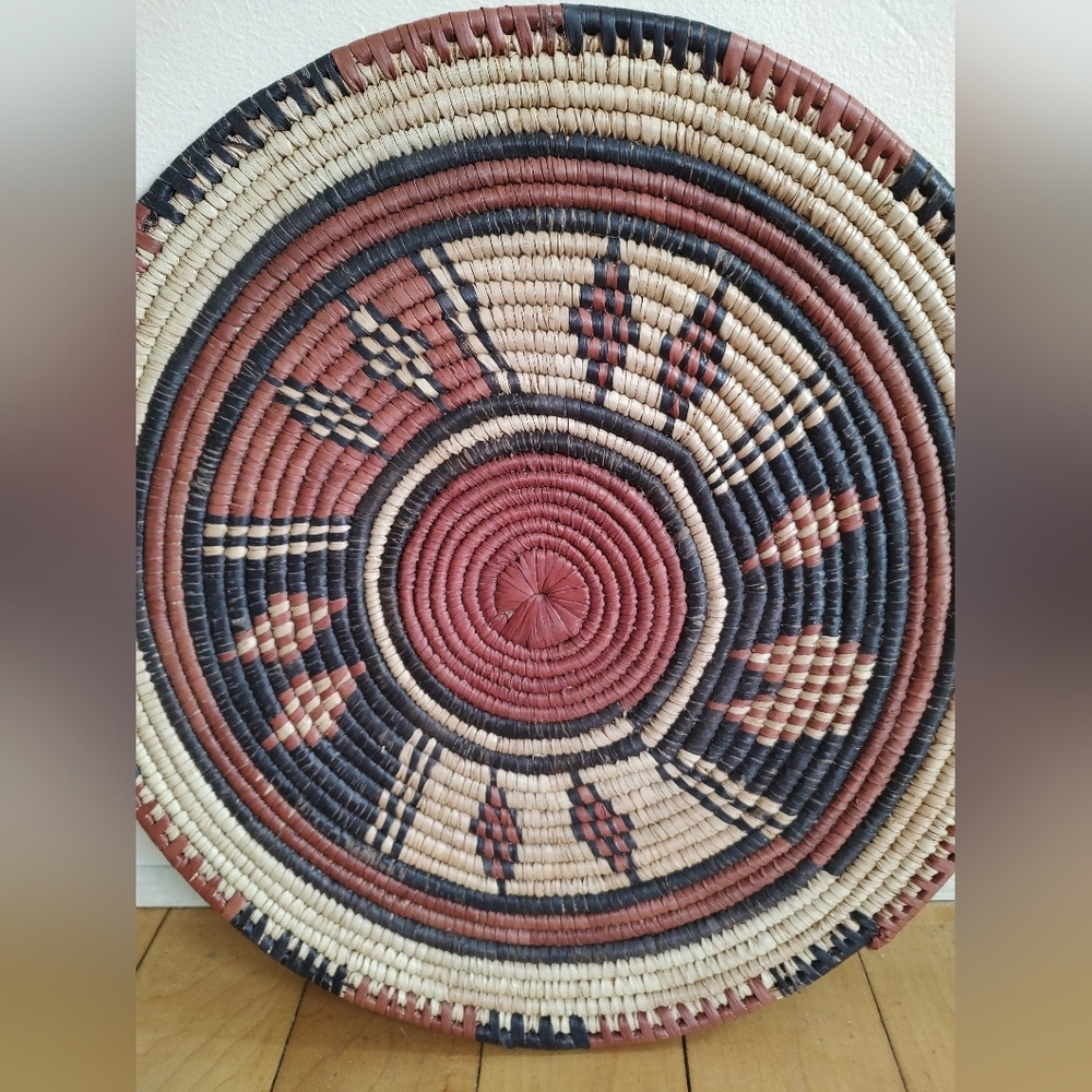 20th Century Nigerian Handwoven Grass Coiled Flat Trivet Placemat - Picture 2 of 5